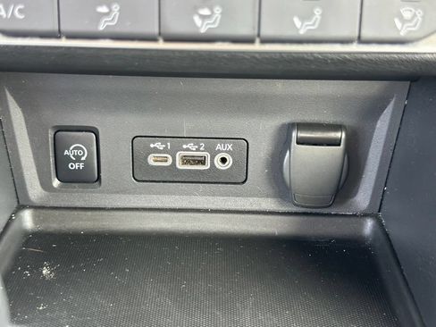 Used 2025 Nissan Sentra SV FWD image 27
