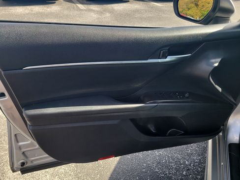 Used 2024 Toyota Camry SE image 14