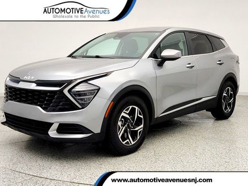 Used 2024 Kia Sportage LX image 1