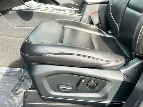 Used 2022 Ford Explorer XLT w/ Equipment Group 202A image 19