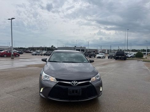 Used 2017 Toyota Camry SE FWD image 5