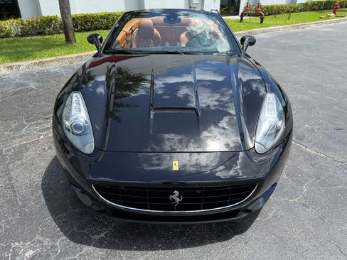 Used 2012 Ferrari California image 5