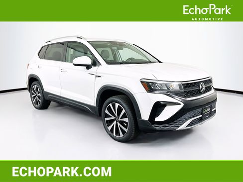 Used 2022 Volkswagen Taos SE image 1