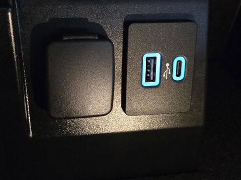 Used 2023 Ford Explorer XLT w/ Equipment Group 202A image 28