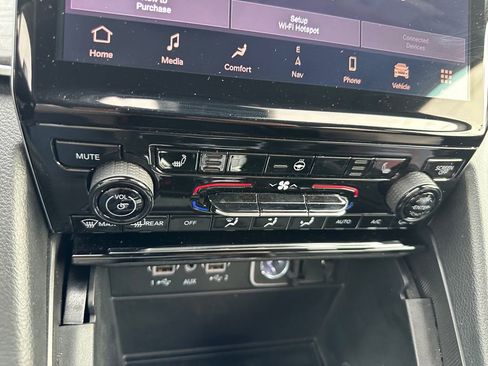 Used 2024 Jeep Grand Cherokee L Limited image 20