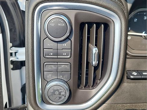 Used 2022 GMC Sierra 3500 Denali w/ Denali Ultimate Package AWD/4WD image 23
