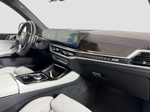 Certified 2024 BMW X5 xDrive40i w/ Parking Assistance Package AWD/4WD image 27