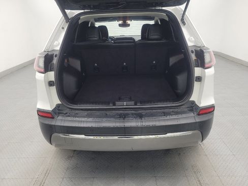 Used 2019 Jeep Cherokee Limited FWD image 29
