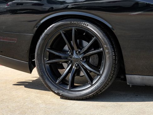 Used 2016 Dodge Challenger R/T Plus image 41