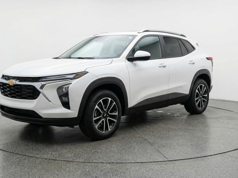 Used 2025 Chevrolet TrailBlazer LT image 3