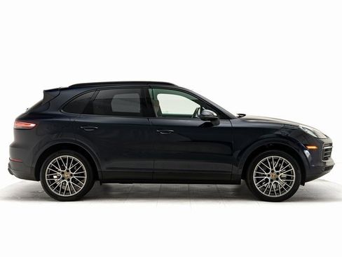 Used 2023 Porsche Cayenne Platinum Edition image 35