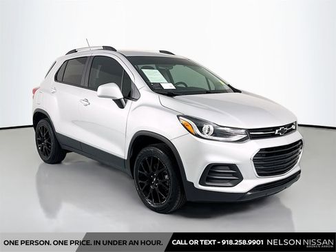 Used 2022 Chevrolet Trax LT w/ Sport Edition AWD/4WD image 3