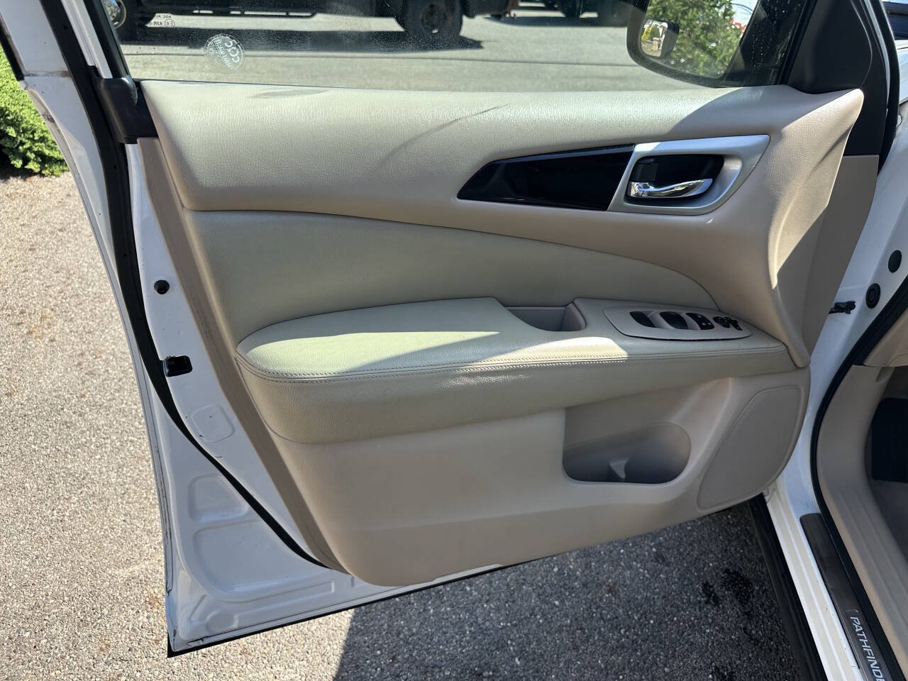 Used 2015 Nissan Pathfinder S FWD image 17