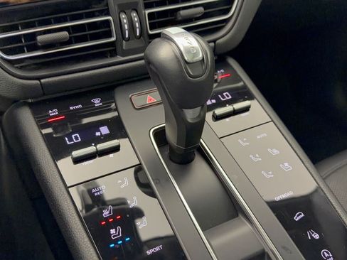 Used 2024 Porsche Macan AWD/4WD image 21