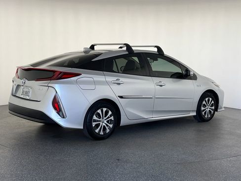Used 2022 Toyota Prius Prime XLE image 3