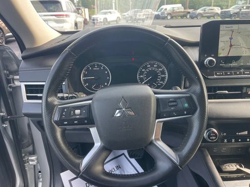 Used 2024 Mitsubishi Outlander SE AWD/4WD image 17
