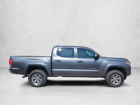 Used 2017 Toyota Tacoma SR5 w/ Tow Package RWD image 4