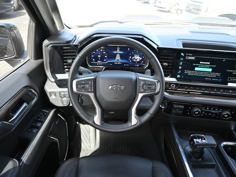 Used 2024 Chevrolet Silverado 1500 LT Trail Boss w/ LT Trail Boss Premium Package AWD/4WD image 9