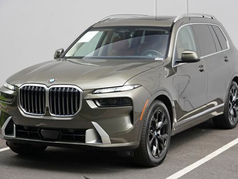 Used 2025 BMW X7 xDrive40i AWD/4WD image 55