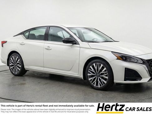Used 2025 Nissan Altima 2.5 SV FWD image 1