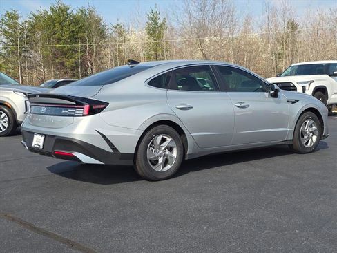 New 2026 Hyundai Sonata SE FWD image 3