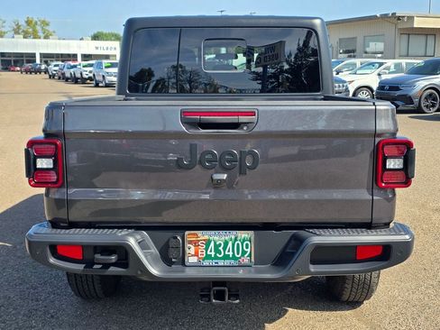 Used 2023 Jeep Gladiator Sport AWD/4WD image 8