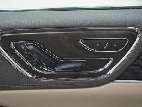 Used 2017 Lincoln Continental Select w/ Climate Package image 20