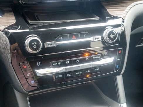 Used 2021 Ford Explorer Limited w/ Hybrid Equipment Group 310A AWD/4WD image 31