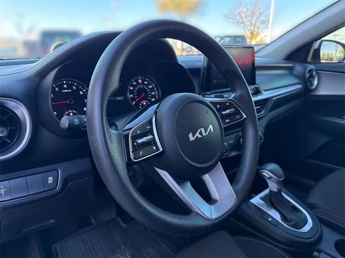 Used 2022 Kia Forte LXS image 2