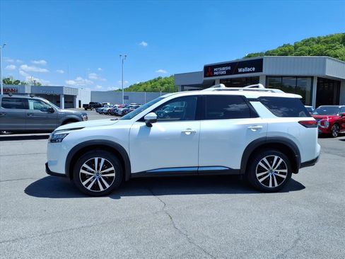 Certified 2025 Nissan Pathfinder Platinum w/ Cargo Package AWD/4WD image 2