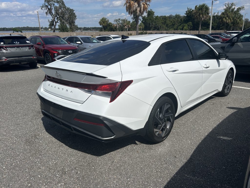 Used 2025 Hyundai Elantra Sport FWD image 4