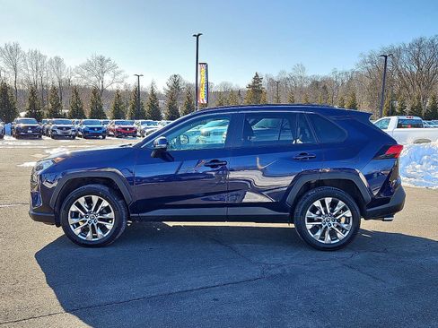 Used 2020 Toyota RAV4 XLE Premium image 4