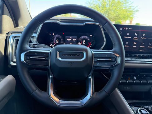 Used 2024 GMC Canyon Denali AWD/4WD image 18