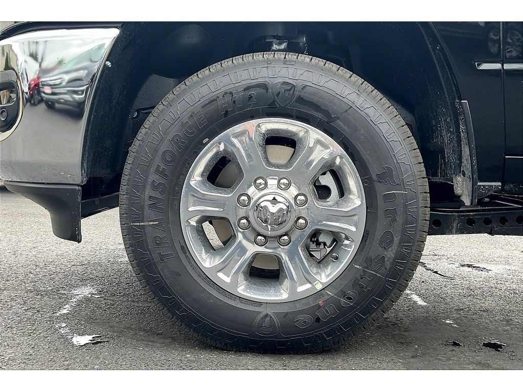Used 2025 RAM 2500 Big Horn AWD/4WD image 12