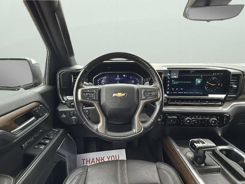 Used 2022 Chevrolet Silverado 1500 High Country w/ Technology Package image 13