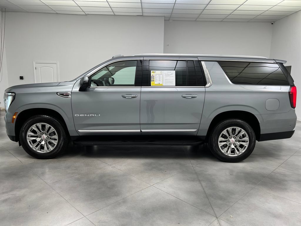 Used 2025 GMC Yukon XL Denali RWD image 5