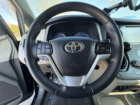 Used 2017 Toyota Sienna XLE w/ XLE Navigation Package image 12