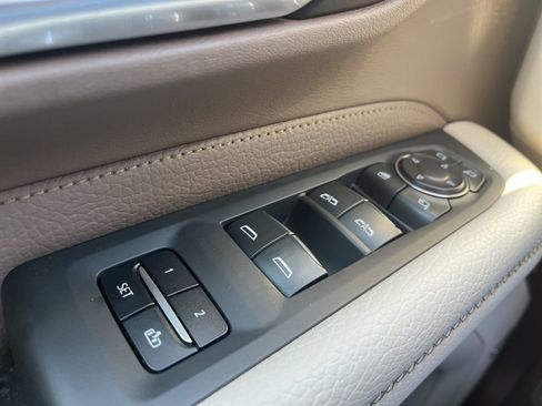 Used 2022 GMC Yukon XL Denali image 23