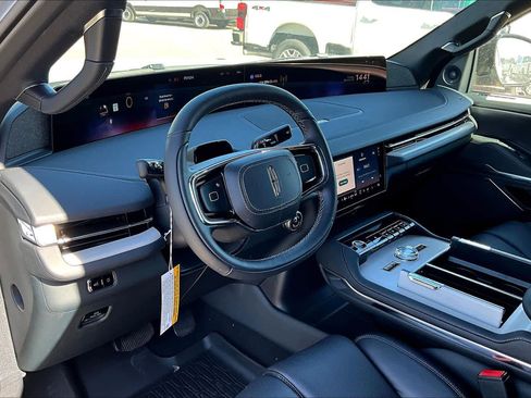 New 2025 Lincoln Navigator Reserve w/ Jet Appearance Package AWD/4WD image 8