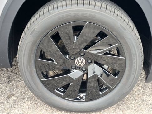 New 2026 Volkswagen Atlas SE FWD image 7