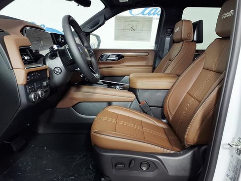 New 2026 Chevrolet Suburban High Country AWD/4WD image 5