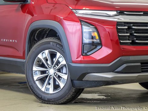 Used 2026 Chevrolet Equinox LT w/ LPO, Floor Liner Package AWD/4WD image 4