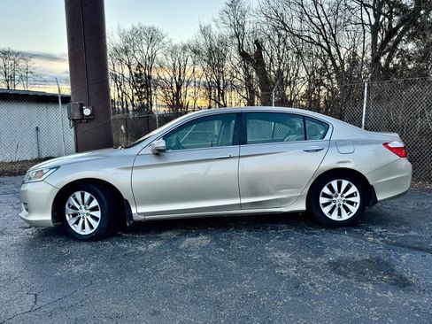 Used 2013 Honda Accord EX image 2