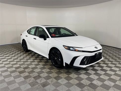 New 2026 Toyota Camry Hybrid w/ Multimedia Upgrade Package image 7