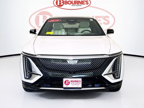 Used 2024 Cadillac Lyriq Luxury AWD/4WD image 6