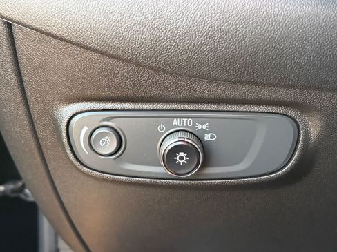 Used 2022 Chevrolet Equinox RS w/ RS Leather Package FWD image 8