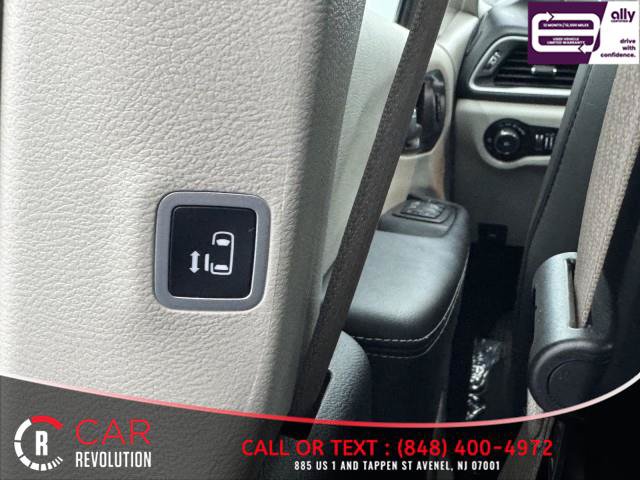 Used 2023 Chrysler Pacifica Touring-L FWD image 51