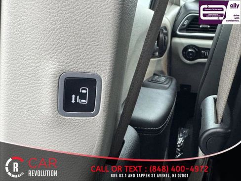 Used 2023 Chrysler Pacifica Touring-L FWD image 51
