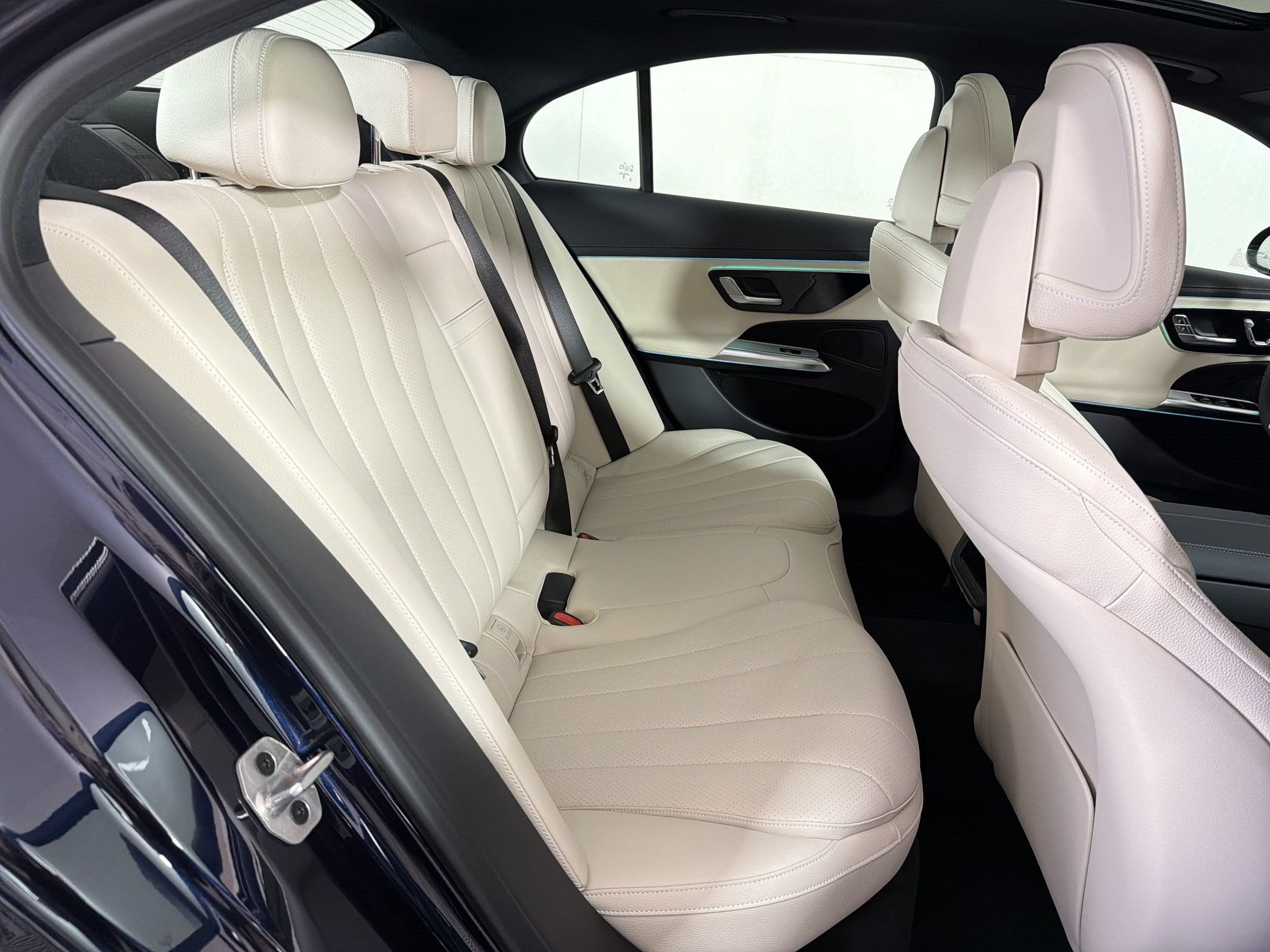 New 2026 Mercedes-Benz E 350 4MATIC Sedan image 30