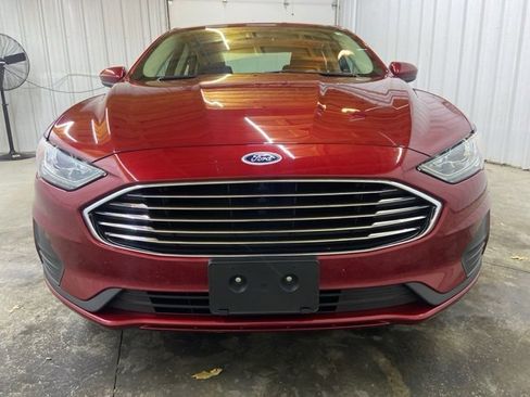 Used 2019 Ford Fusion SE image 2